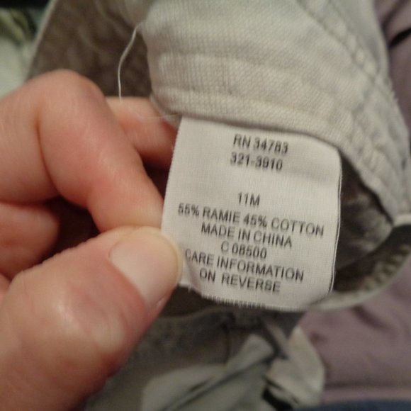 Junior's Khaki Shorts Size 11 - Picture 10 of 10